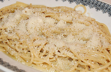 Ristorante Piperno, i primi piatti, spaghetti cacio e unto