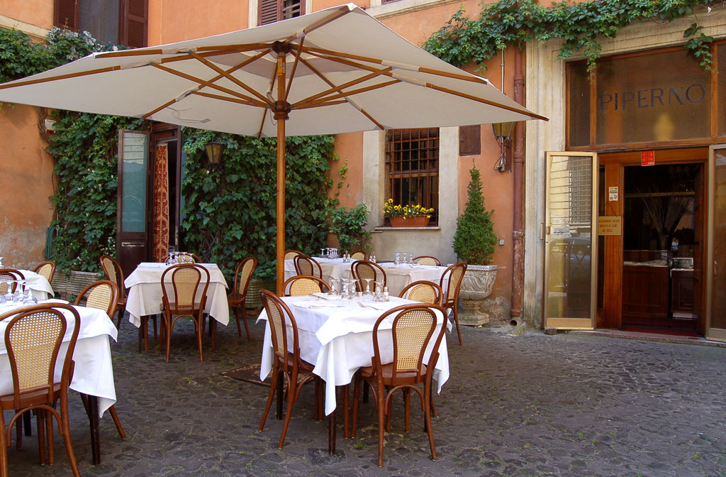 Ristorante Piperno, tavoli all'aperto